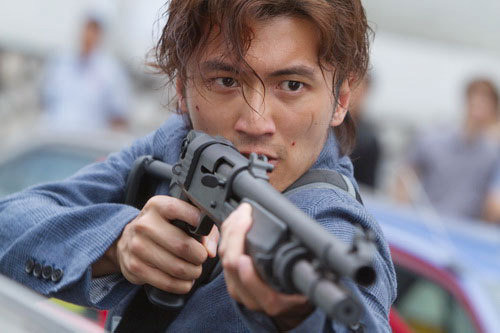 Nicholas Tse exposed the behind-the-scenes filming of dangerous scenes, lamenting that "many actors are desperately acting"